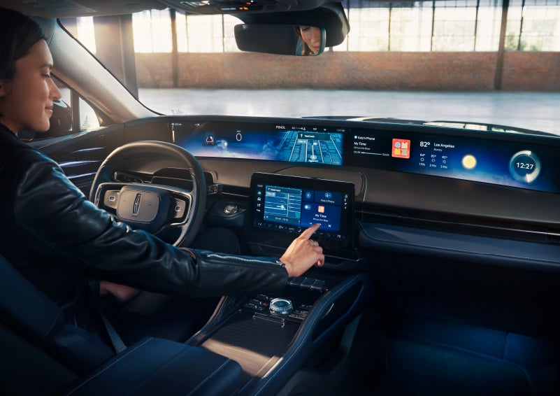 The driver of a 2024 Lincoln Nautilus® SUV interacts with the center touchscreen. | Ted Russell Lincoln in Knoxville TN